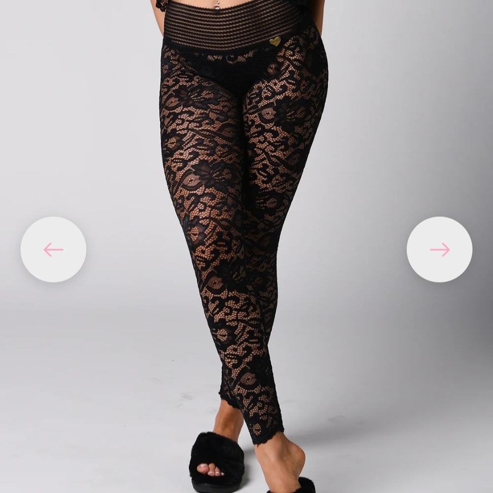 Cute Booty Lounge *Peep Show* (Bedroom Booty Leggings)